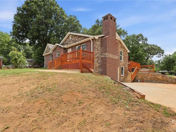 235 Quail Drive , Winston-Salem, NC 27105