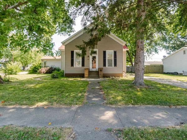 105 7th Street , Lincoln, IL 62656