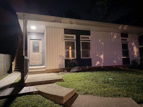 121 Oak Drive, DeKalb, IL 60115