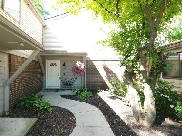 29757 Farmbrook Villa Lane, Southfield, MI 48034