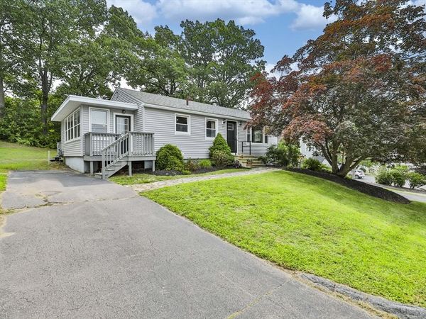 17 Robinson St, Fitchburg, MA 01420