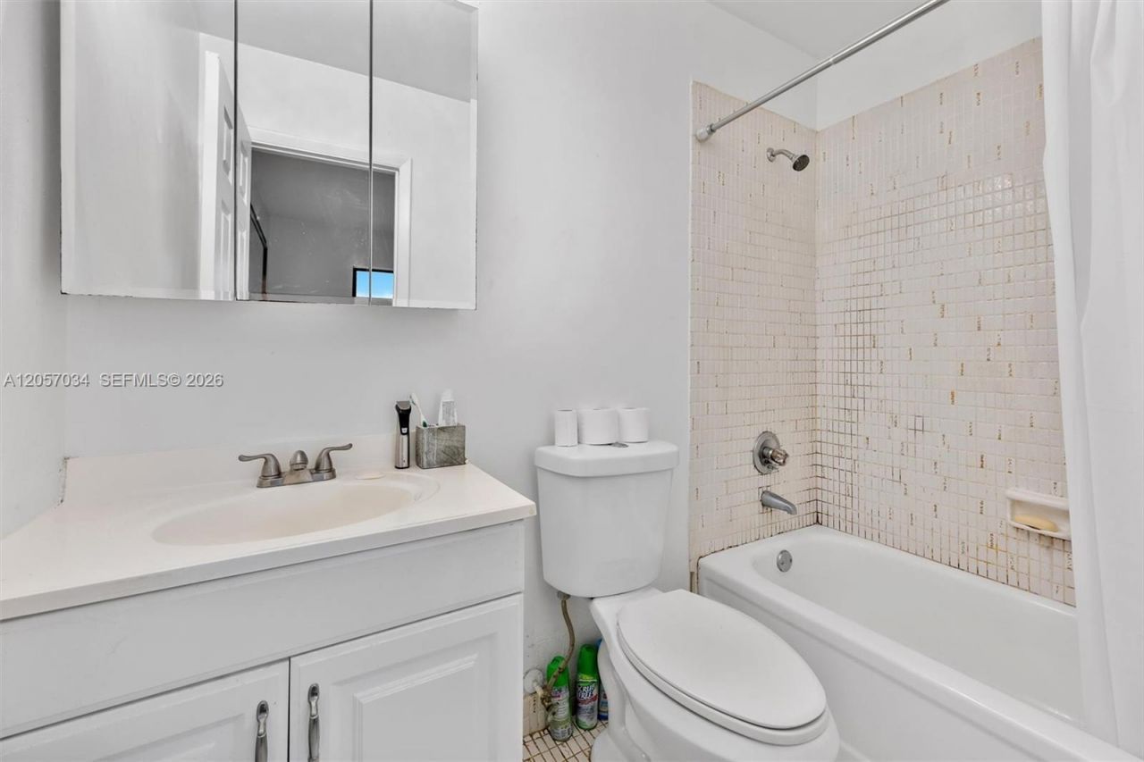 5555 Ludlam Rd , Unit 41, South Miami, FL 33155 Photo