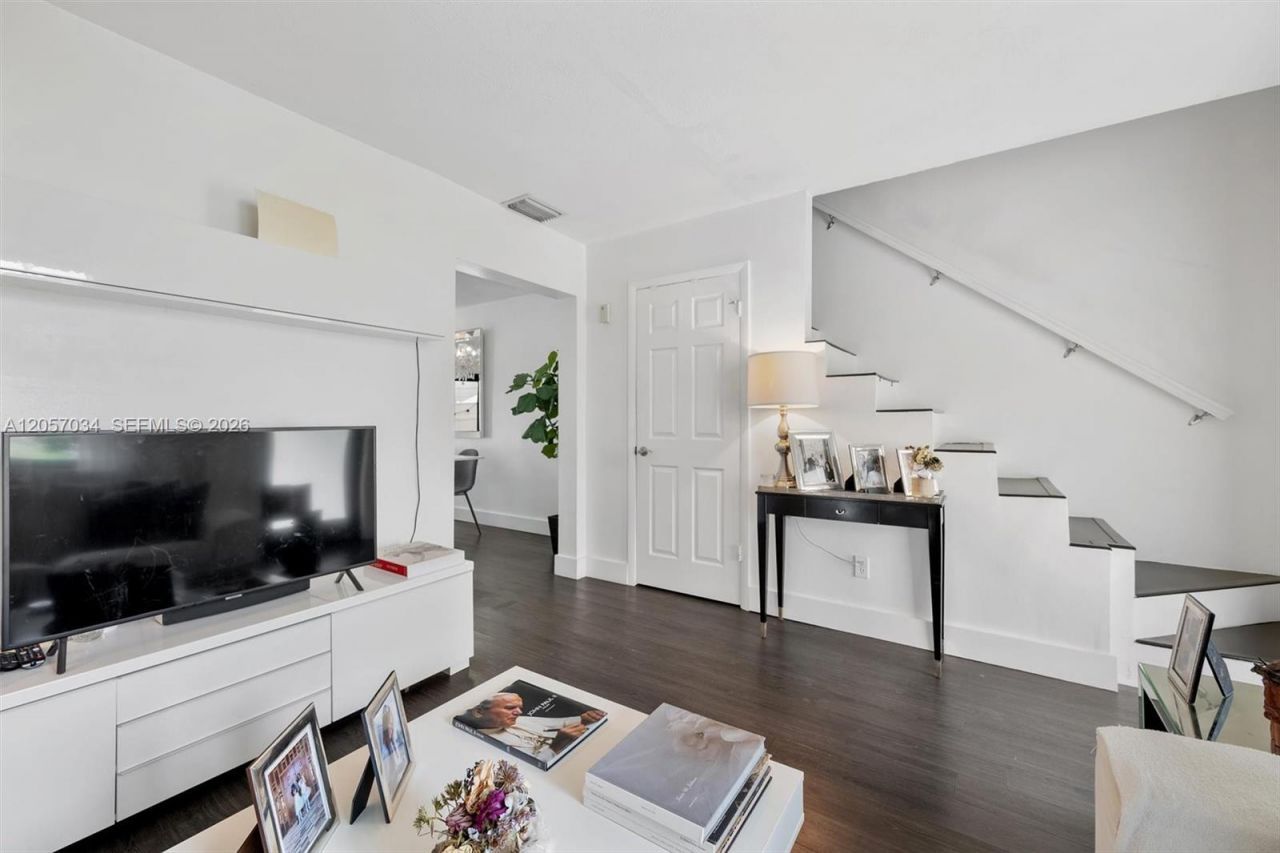 5555 Ludlam Rd , Unit 41, South Miami, FL 33155 Photo