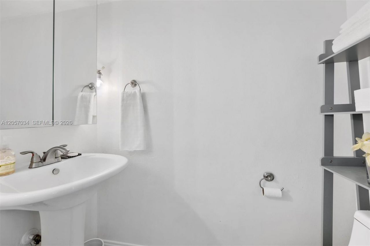 5555 Ludlam Rd , Unit 41, South Miami, FL 33155 Photo