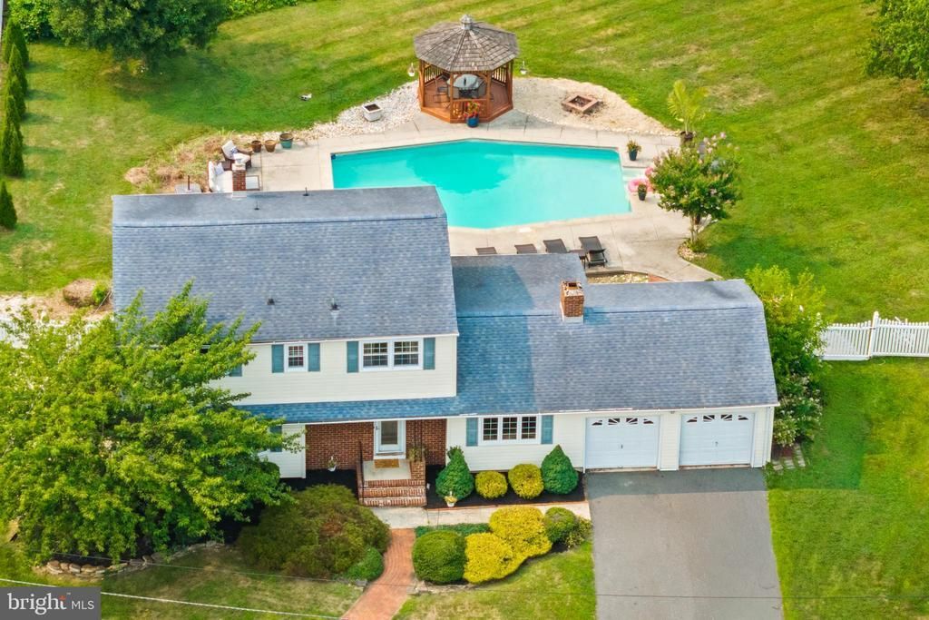14 Independence Drive, Bordentown, NJ 08505 Main Photo