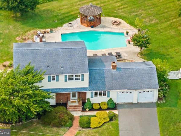 14 INDEPENDENCE DRIVE, BORDENTOWN, NJ 08505