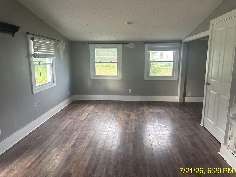 121 W Center Street, London, OH 43140 Photo 2