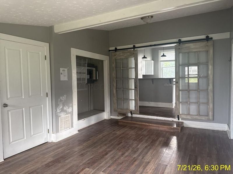121 W Center Street, London, OH 43140 Photo 3