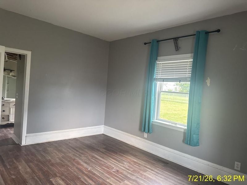 121 W Center Street, London, OH 43140 Photo 5