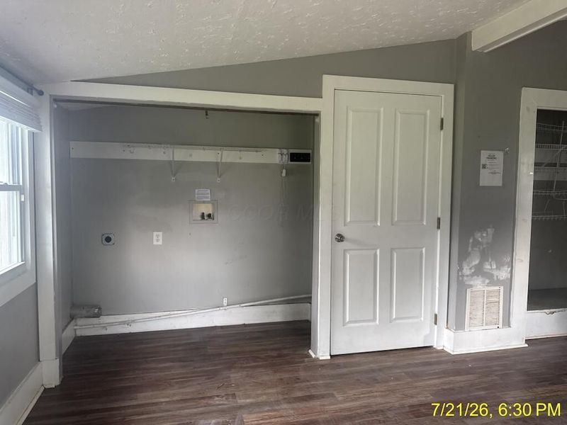 121 W Center Street, London, OH 43140 Photo 8