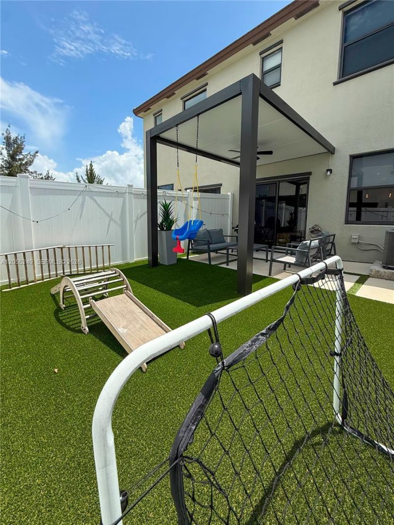 11432 W 32nd Ln , Hialeah, FL 33018 Photo
