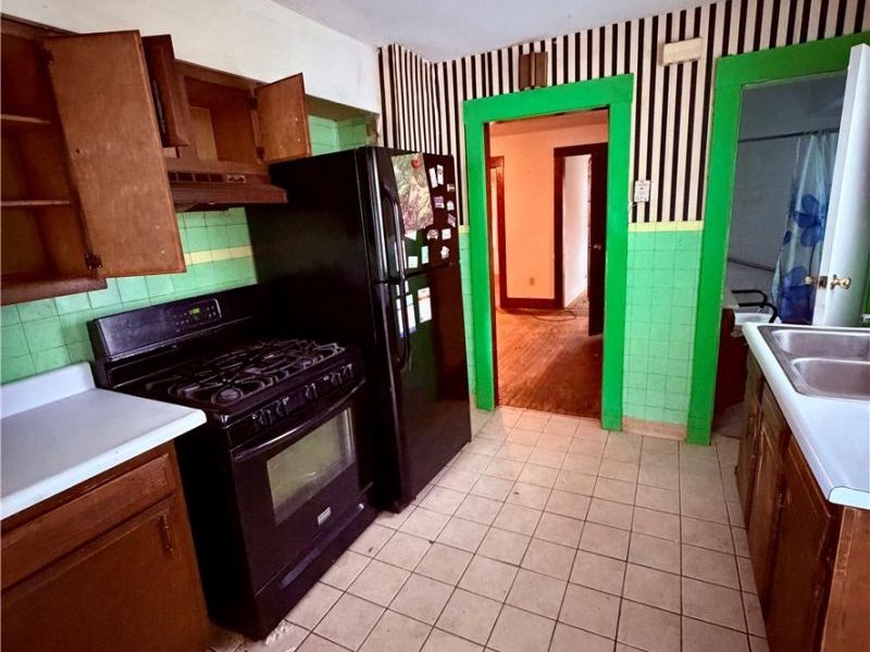 14307 Darley Avenue, Cleveland, OH 44110 Photo 11
