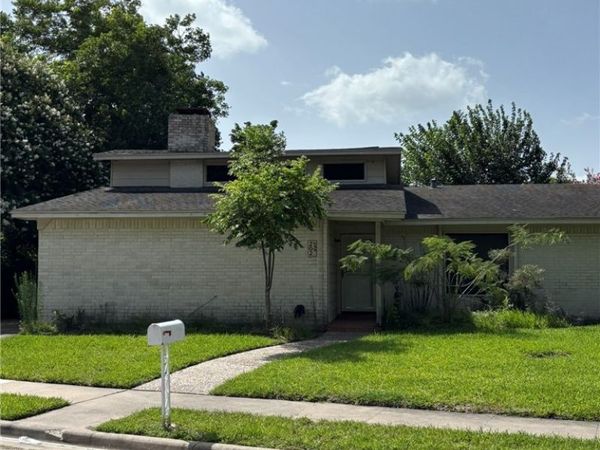 202 Sherwood Drive , Victoria, TX 77901