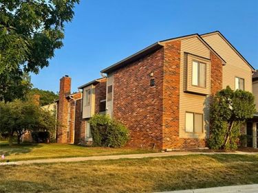 20721 Indian Creek Drive, Farmington Hills, MI 48335
