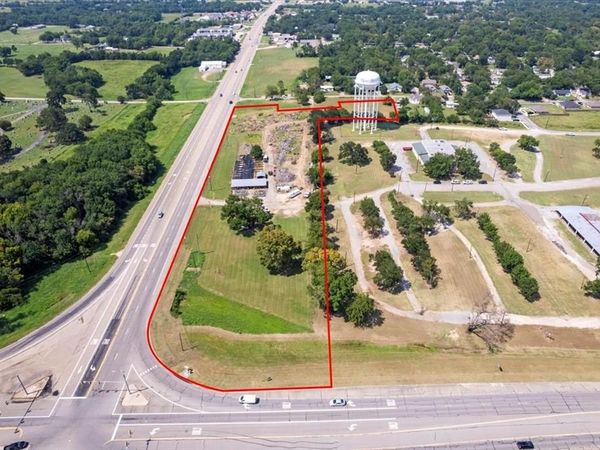 604 N Tx-121 , Bonham, TX 75418