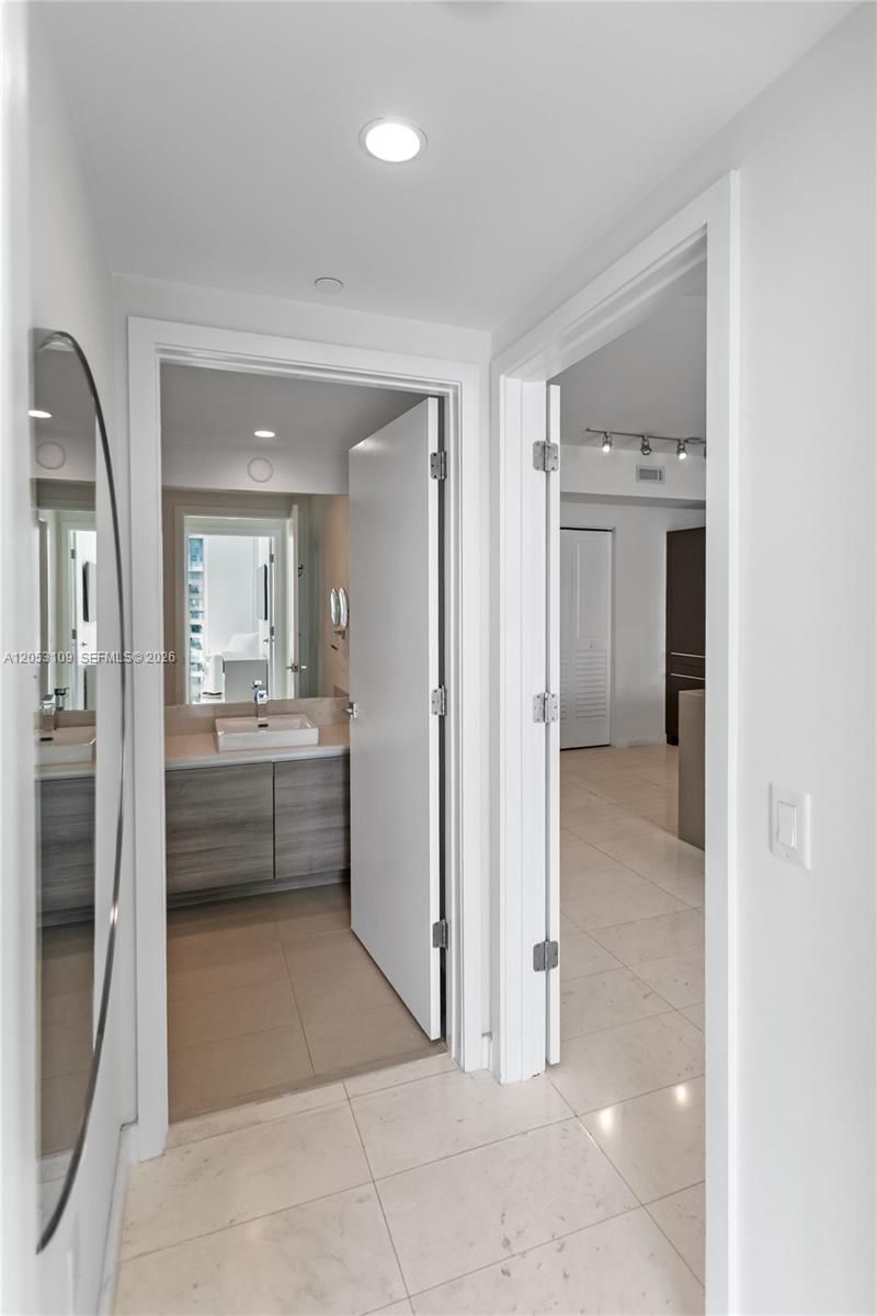 1080 Brickell Ave, Unit 1602, Miami, FL 33131 Photo