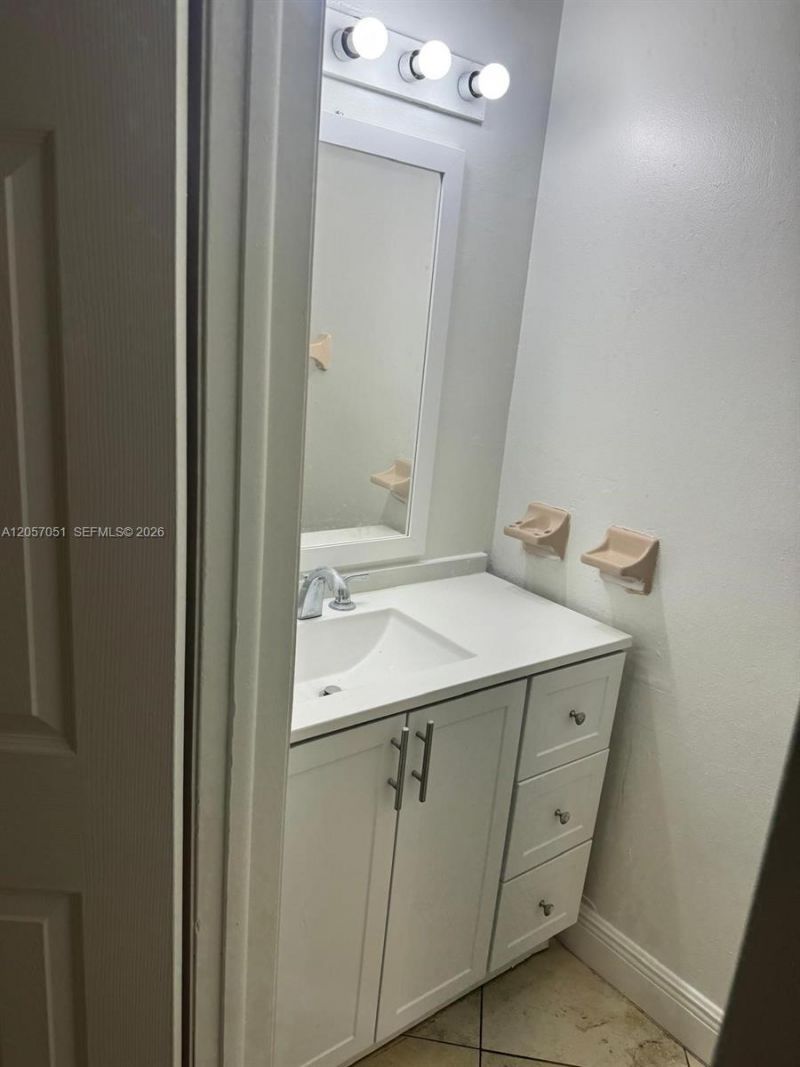 10851 SW 6th St , Unit 5, Sweetwater, FL 33174 Photo