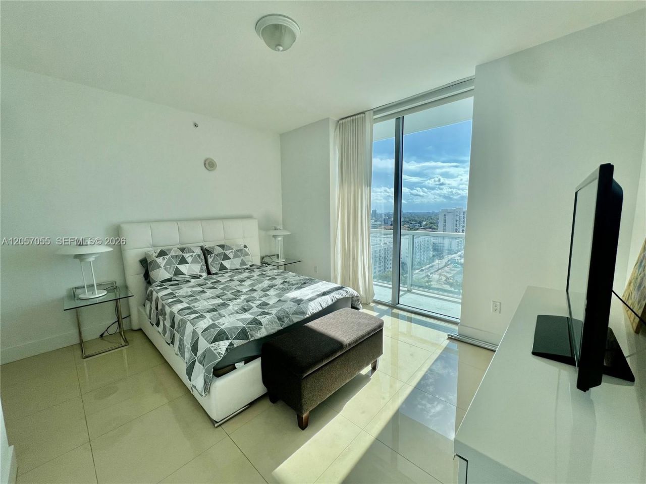 1111 SW 1st Ave , Unit 1914, Miami, FL 33130 Photo
