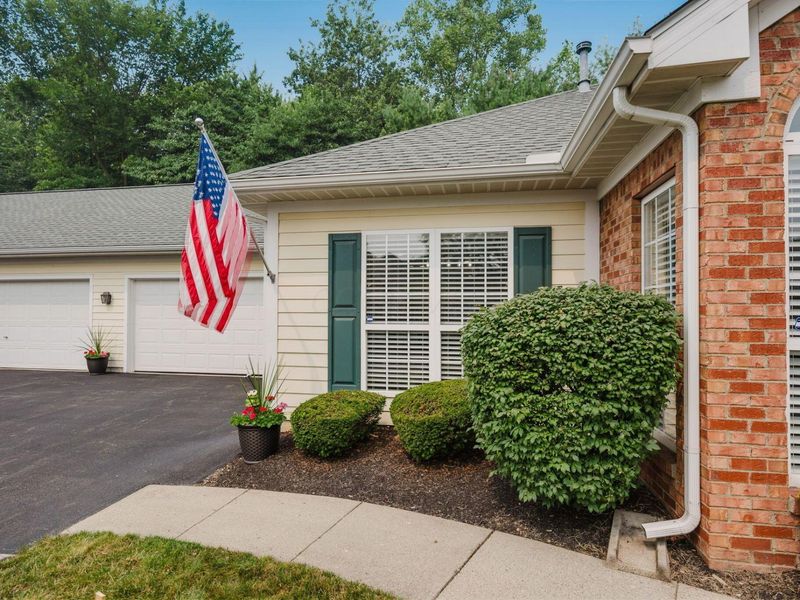141 Glade Springs Drive, Blacklick, OH 43004 Photo 3