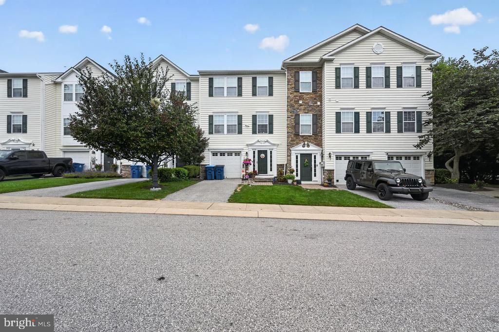 107 LAROSE DRIVE , COATESVILLE, PA 19320