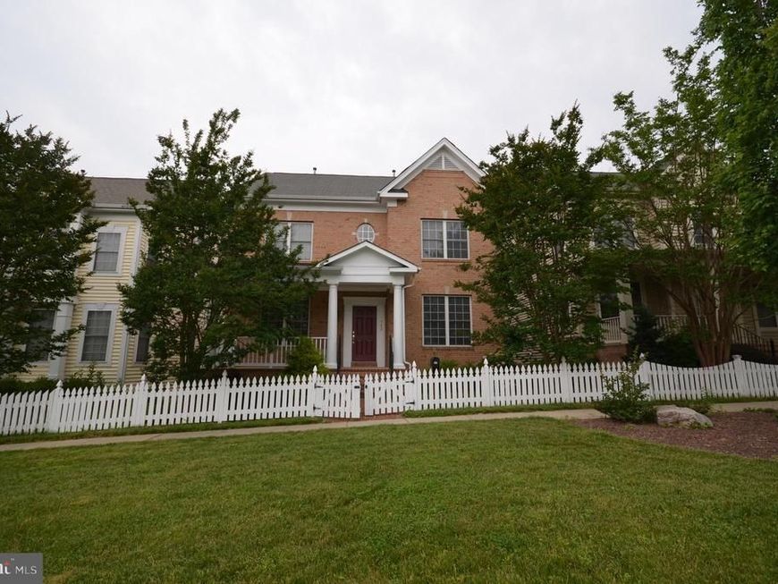 819 Royal Crescent Crescent, Rockville, MD 20850 Main Photo