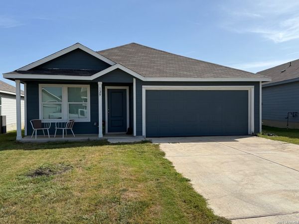 129 Autumn, Floresville, TX 78114
