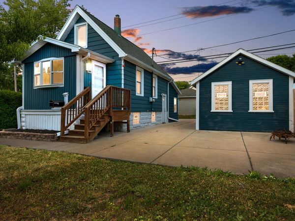 2202 S 68th St, West Allis, WI 53219