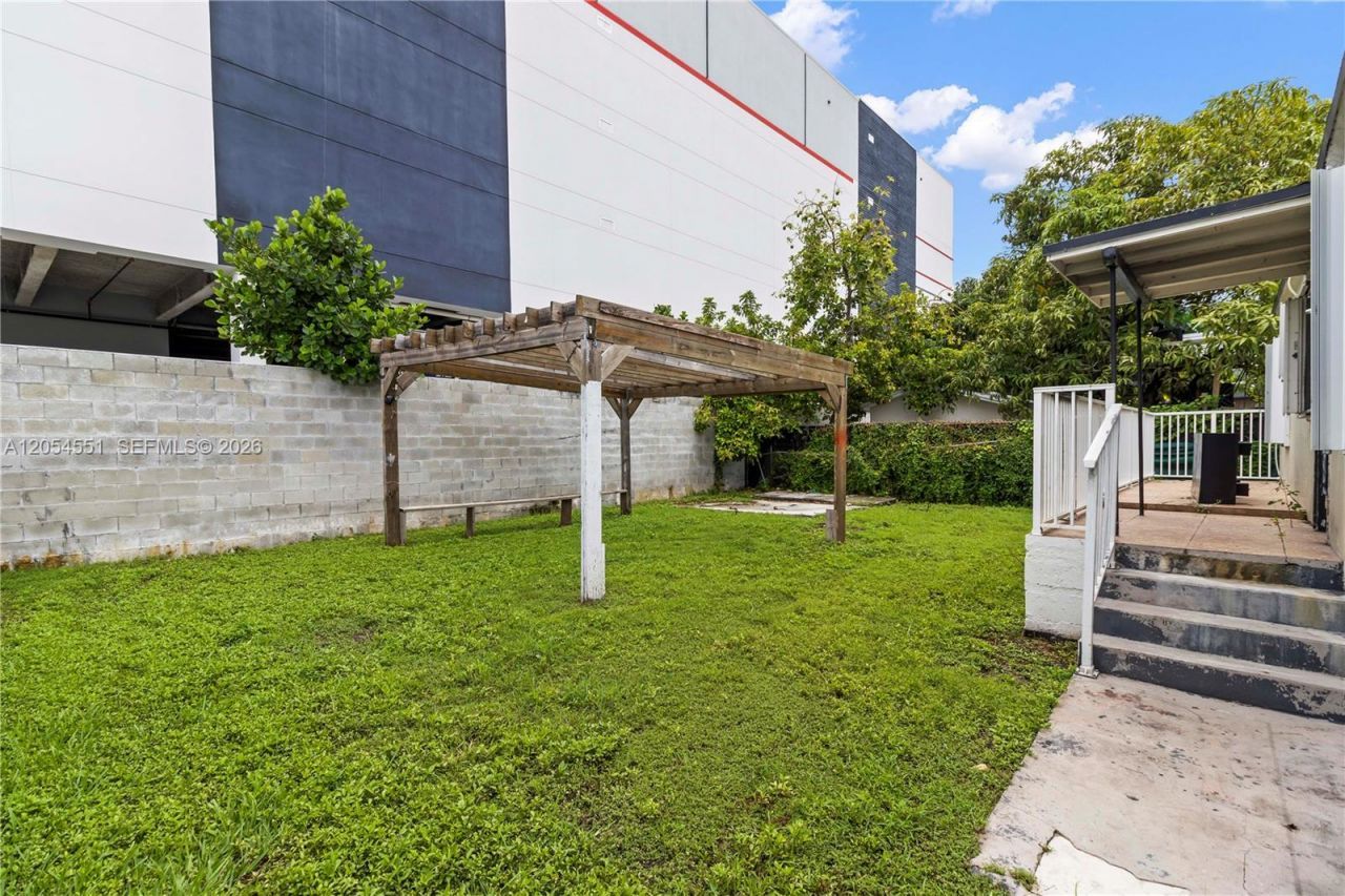 3527 NW 34th St , Miami, FL 33142 Photo