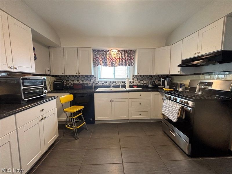 1102 17th Street NE, Canton, OH 44705 Photo 3