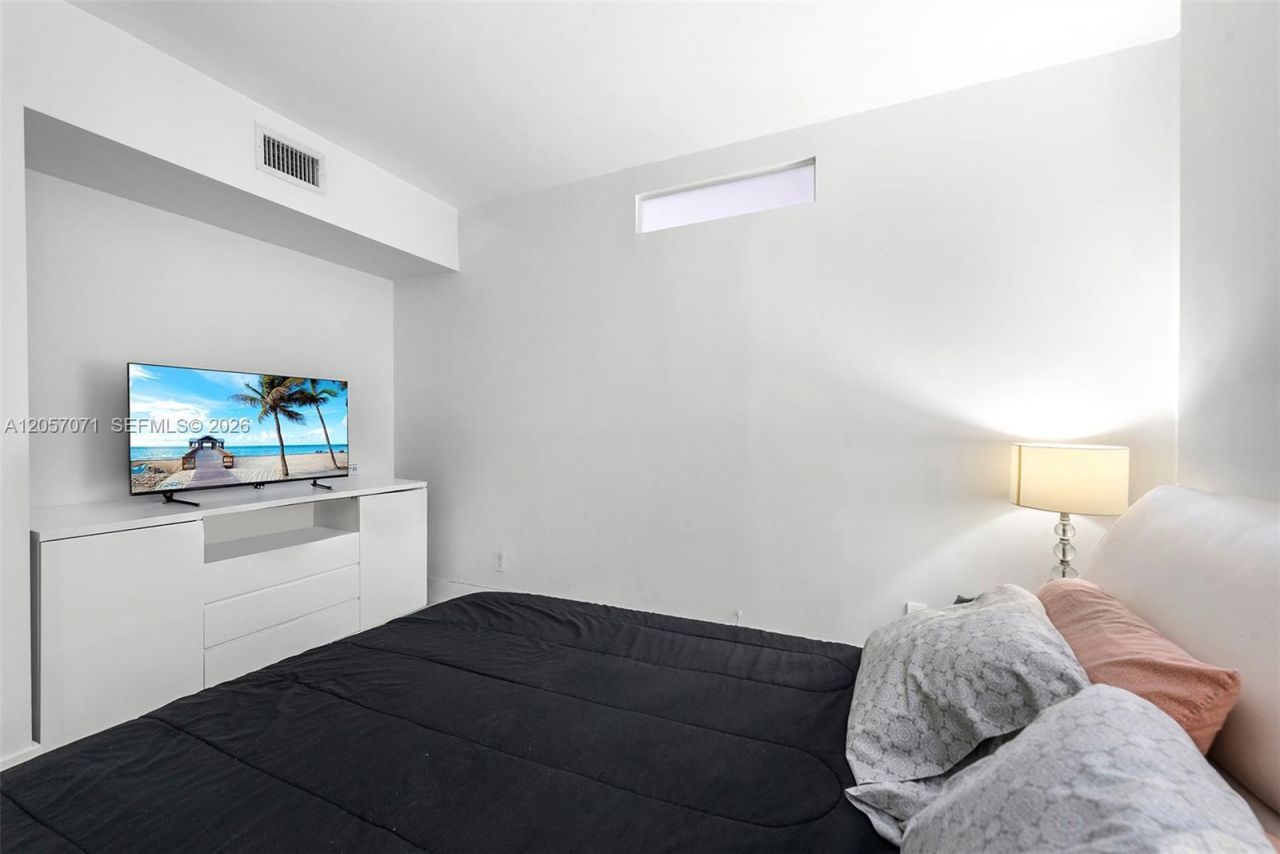 19390 Collins Ave , Unit 1519, Sunny Isles Beach, FL 33160 Photo