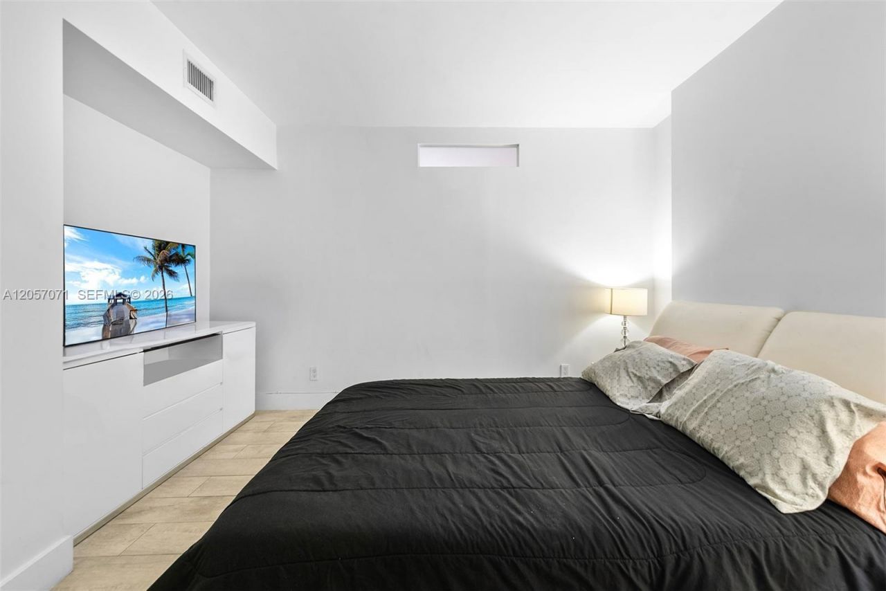 19390 Collins Ave , Unit 1519, Sunny Isles Beach, FL 33160 Photo