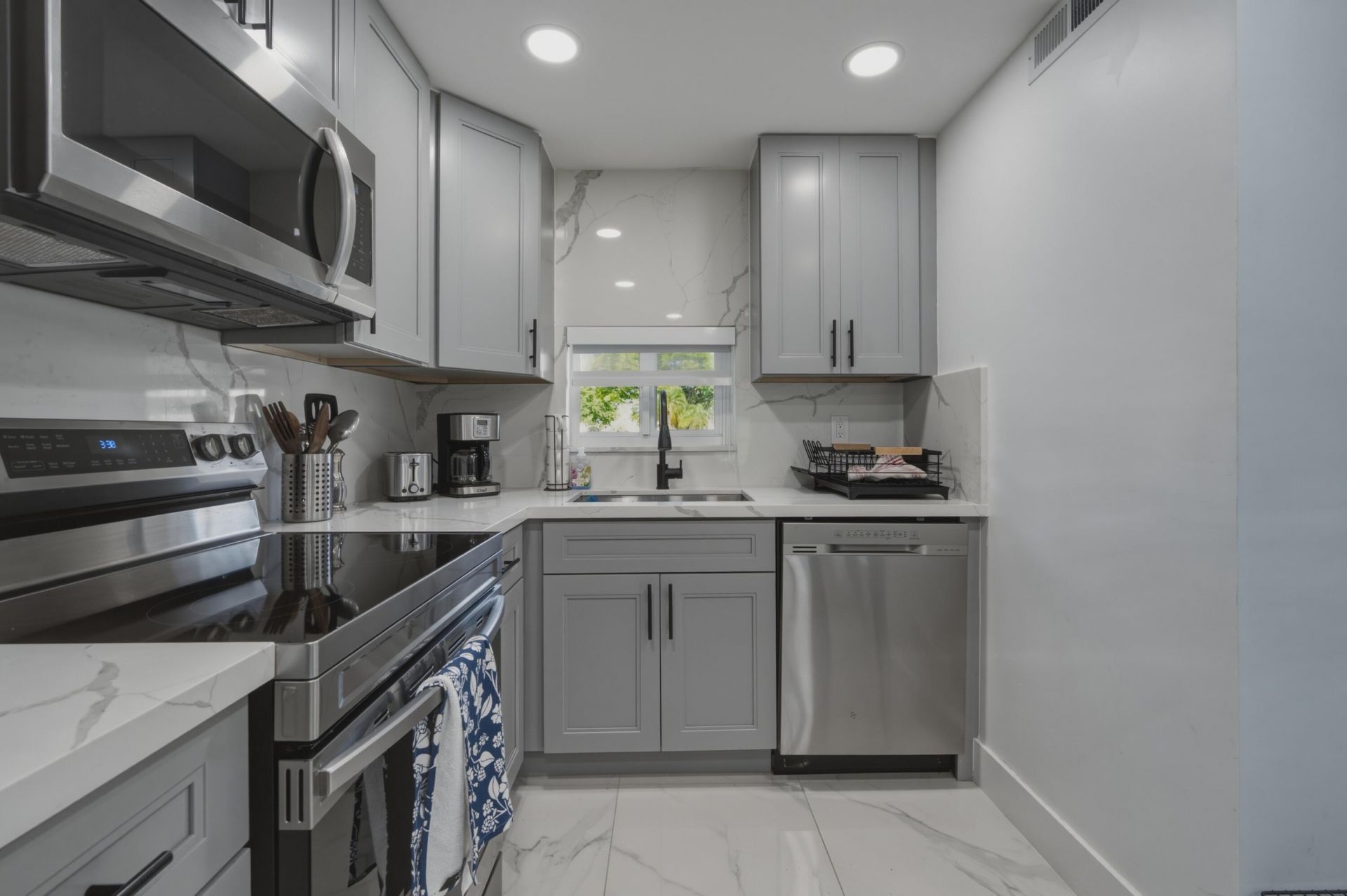 9823 S Hollybrook Lake Drive, Unit 104, Pembroke Pines, FL 33025 Photo