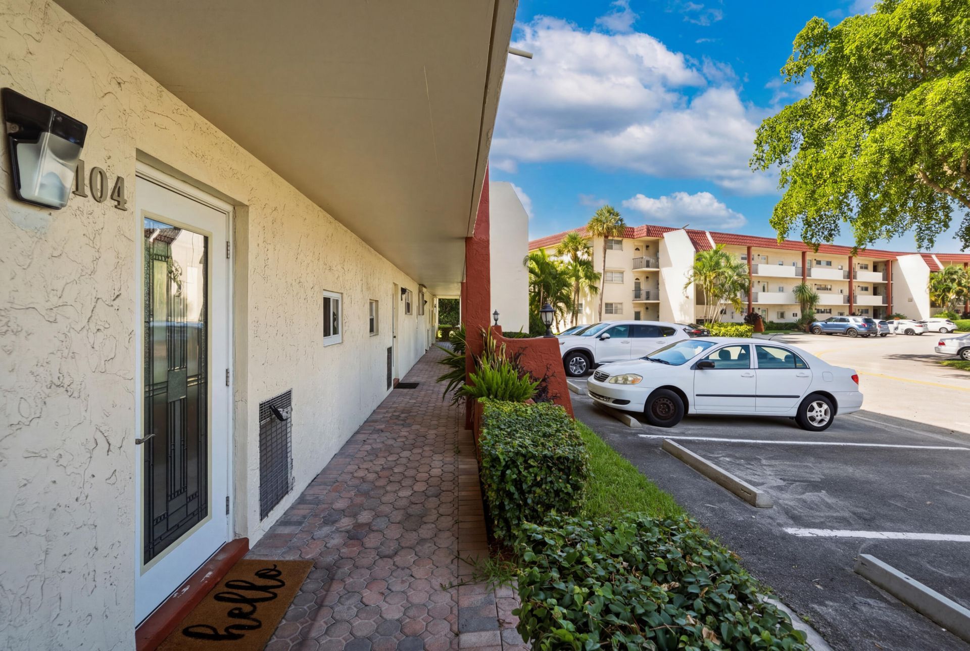 9823 S Hollybrook Lake Drive, Unit 104, Pembroke Pines, FL 33025 Photo