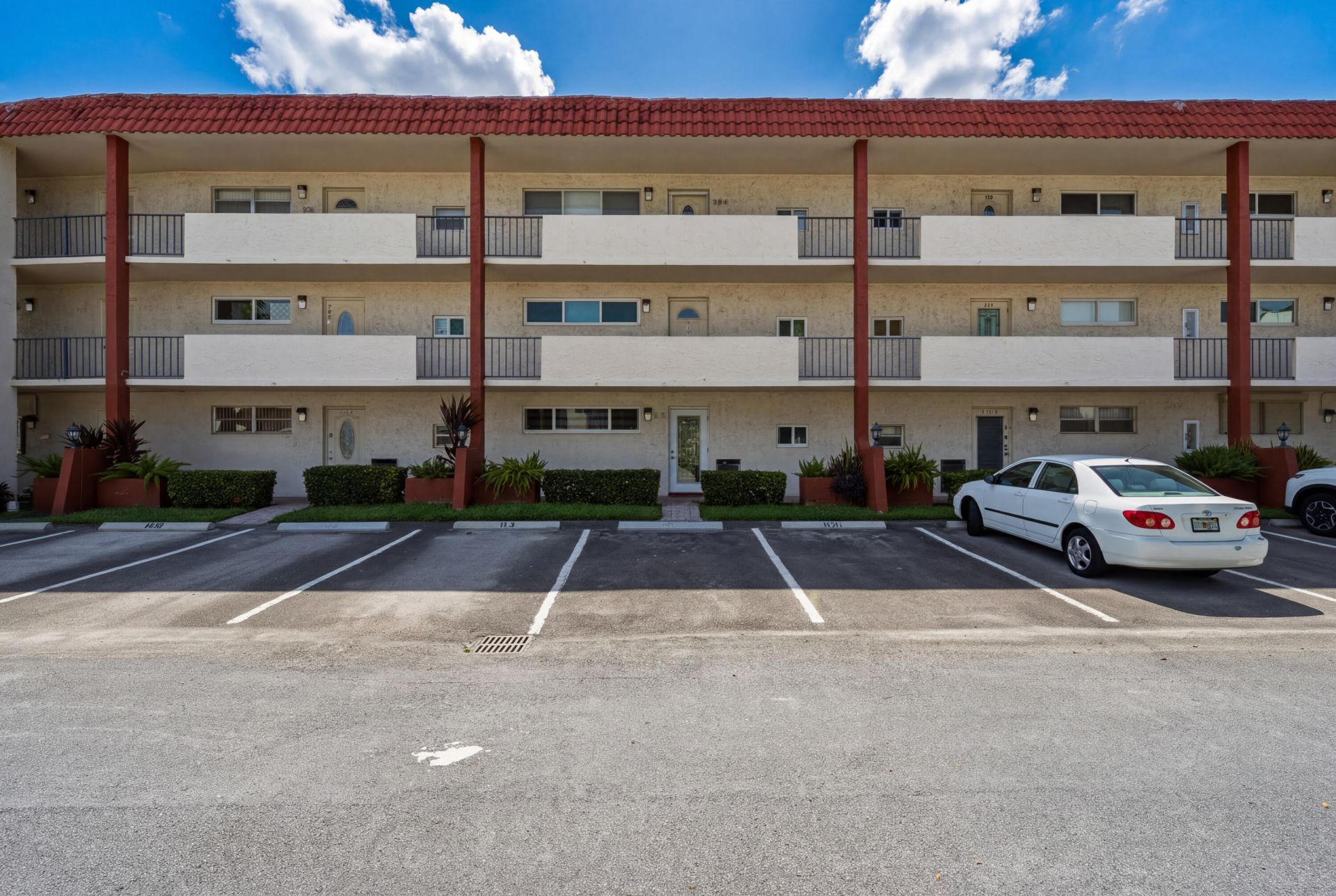 9823 S Hollybrook Lake Drive, Unit 104, Pembroke Pines, FL 33025 Photo