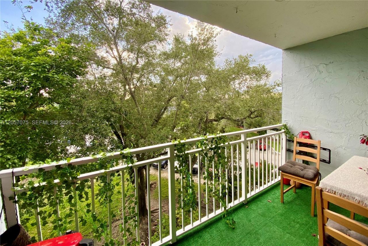 9357 Fontainebleau Blvd , Unit D420, Miami, FL 33172 Photo