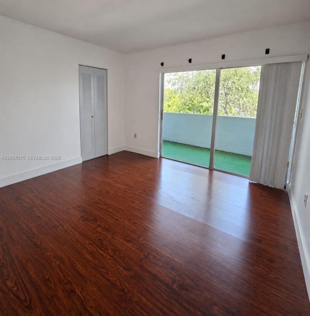 9357 Fontainebleau Blvd , Unit D420, Miami, FL 33172 Photo