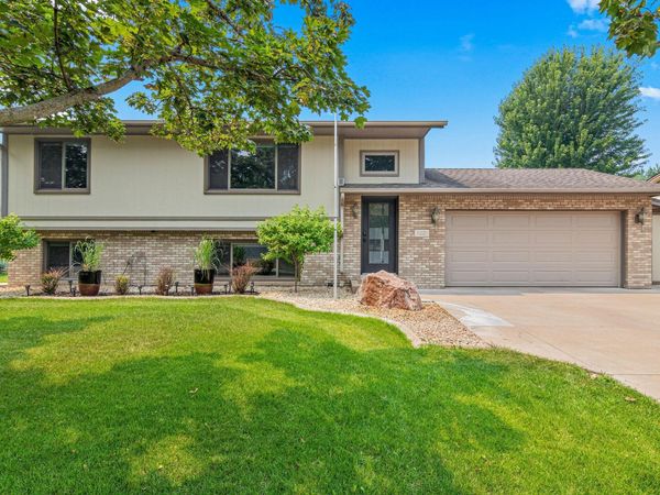 11221 Sumter Avenue N, Champlin, MN 55316