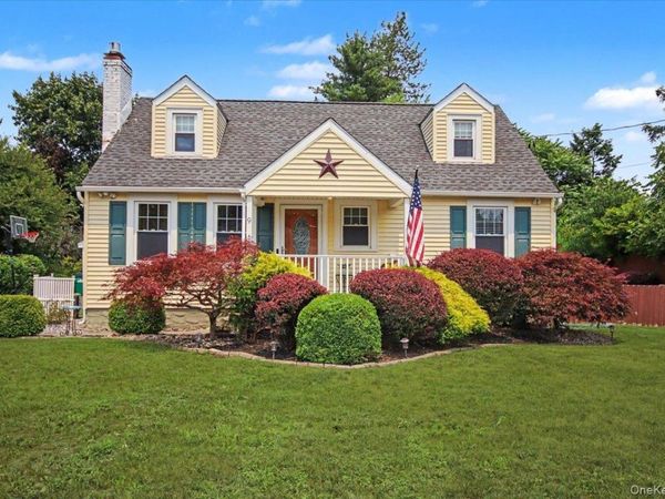 9 Mansion Drive , Hyde Park, NY 12538