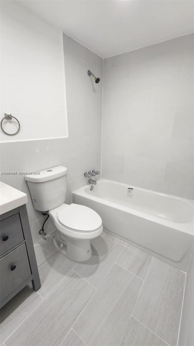 200 177th Dr, Unit 308, Sunny Isles Beach, FL 33160 Photo