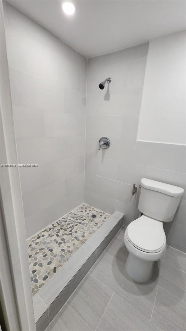 200 177th Dr, Unit 308, Sunny Isles Beach, FL 33160 Photo