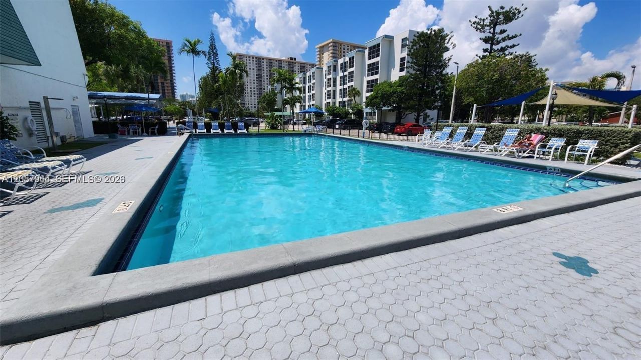 200 177th Dr, Unit 308, Sunny Isles Beach, FL 33160 Photo