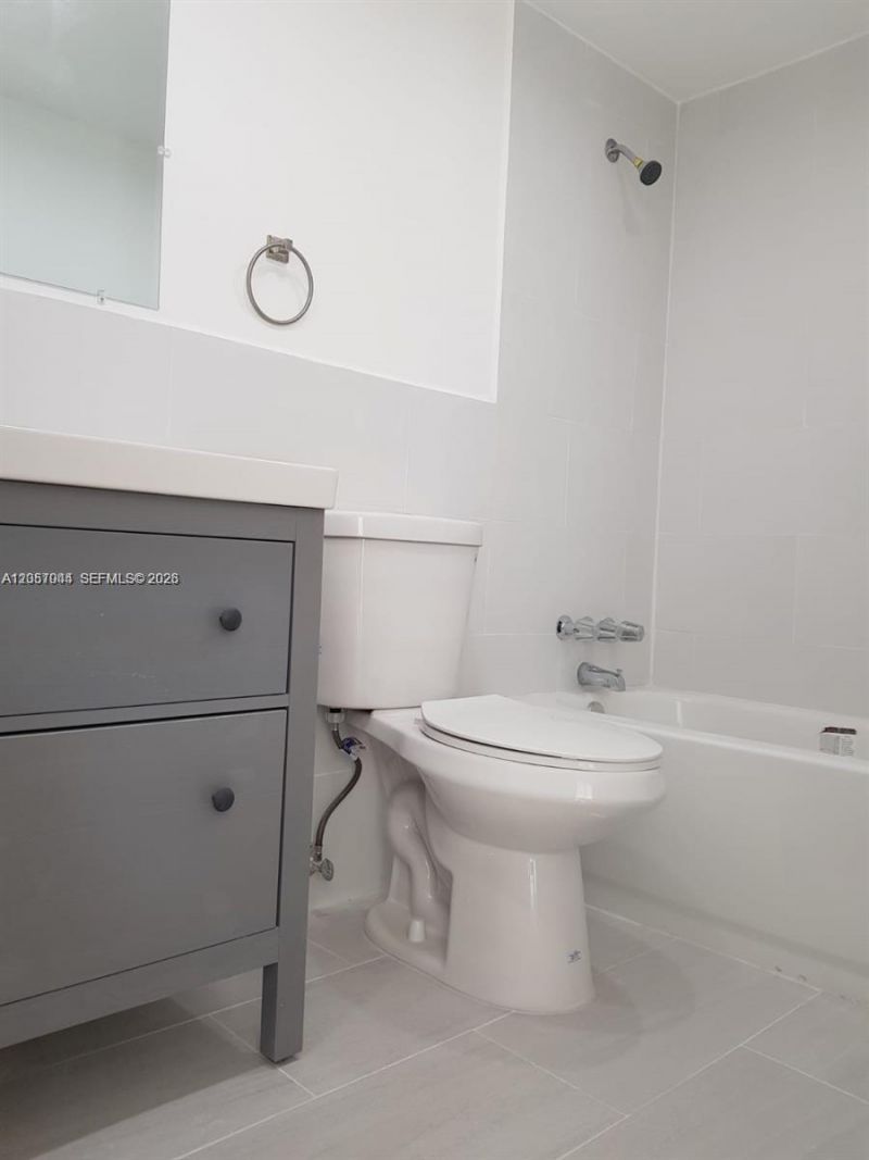 200 177th Dr, Unit 308, Sunny Isles Beach, FL 33160 Photo