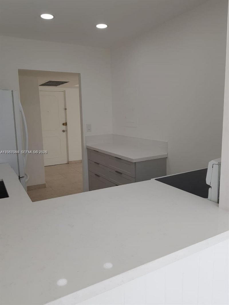 200 177th Dr, Unit 308, Sunny Isles Beach, FL 33160 Photo