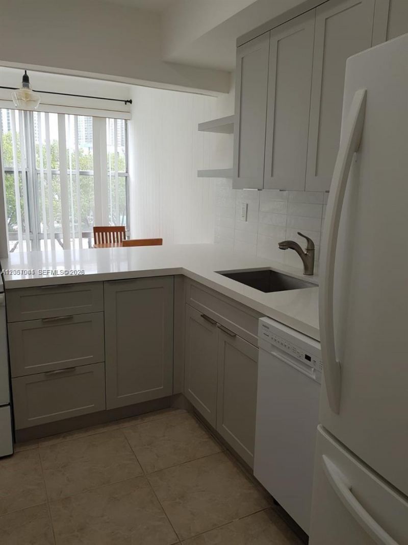200 177th Dr, Unit 308, Sunny Isles Beach, FL 33160 Photo