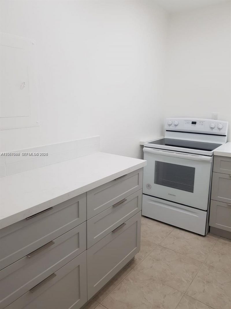 200 177th Dr, Unit 308, Sunny Isles Beach, FL 33160 Photo
