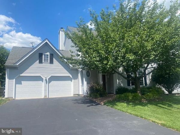 6 WYCKOFF DRIVE, PENNINGTON, NJ 08534