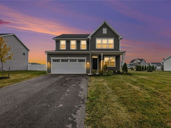 1724 Ackerman Way , Farmington, NY 14425