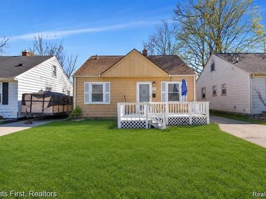 24047 Stanford Street, Dearborn Heights, MI 48125