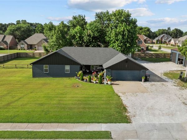 1537 Wagon Wheel Road , Springdale, AR 72762