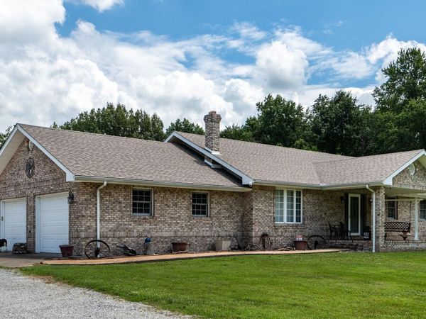 1632 PERSHING Road, West Frankfort, IL 62896